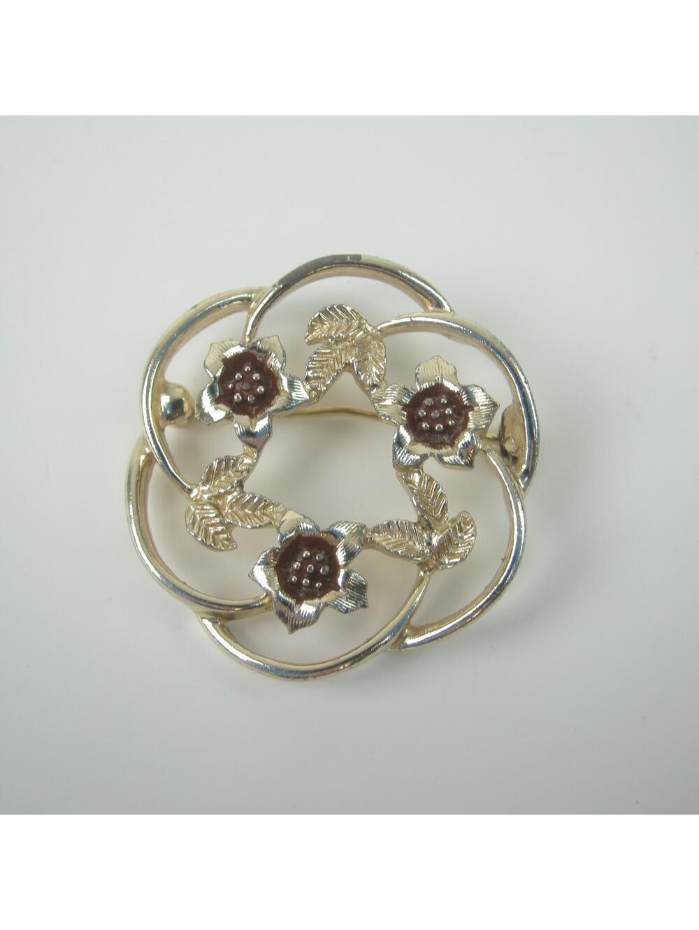 Vintage Sarah Coventry Pin Brooch Gold Tone Flower Wreath Leaves Open Work 1.5"